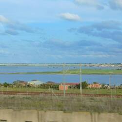 die schwarzen Punkte sind Sonnenkollektoren