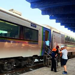 Arrivée de Kampot à Sihanoukville par train 🤗