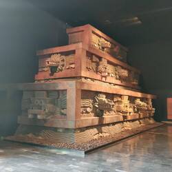 Reproduction d'une tombe royale maya