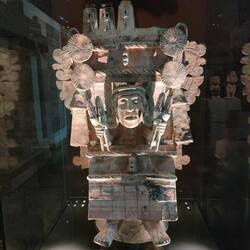 Un peu encombrant pour brûler de l'encens, mais impressionnant !