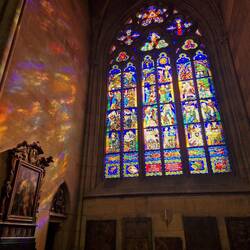 So gseh aui angere Fänster uus, normaus farbigs Mosaikglas