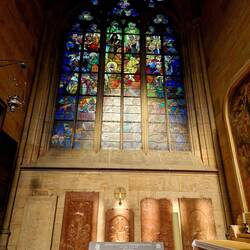 Ds einzige Fänschter wo painted isch, und nid Farbmosaikglas