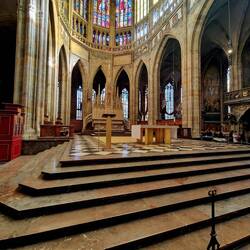 Ir Kathedrale werde immerno Mässänä abghaute, hie steit dr Prediger