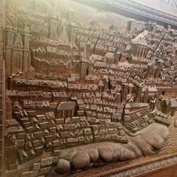 In Eiche gschnitzt Abbiud vo Teile vo Prag, isch so gross gsi ds nid aues ufem Foto het Platz gha