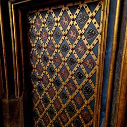 Hinger dere Tür si dChronjuwele, me brucht 7 Schlüssle vo 7wichtige Staatsfigure, zum dTür uftue