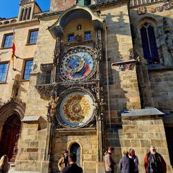 Rathusuhr, wie eh Touri vordr Zytglogge hani mi gfüuht, wöusi ou hie sones Figurespiu hei