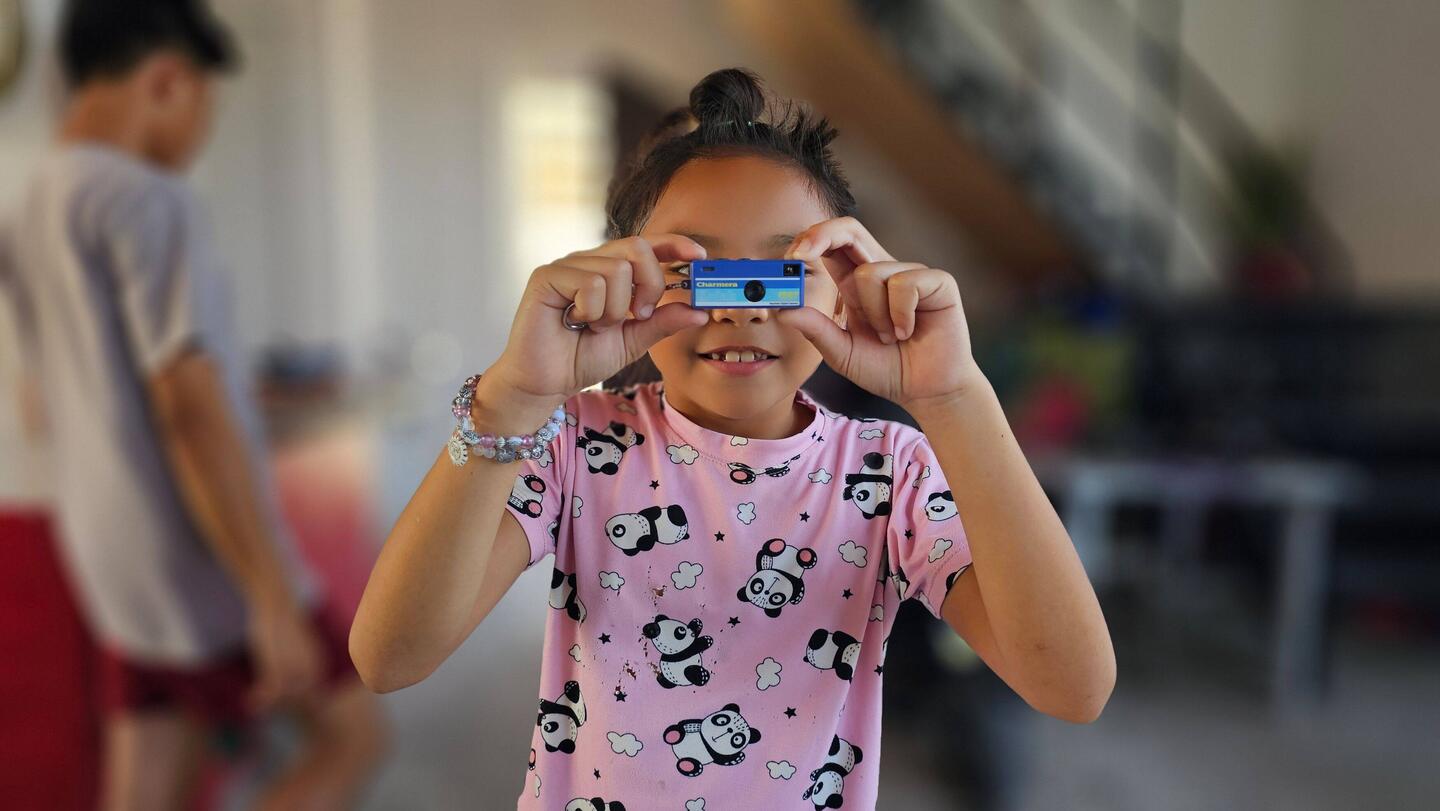 Die kleine mit ihrer funktionierenden Spy-Kamera.