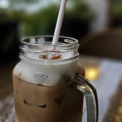 Kaffee im edlen Glas @Sans Rival Bistro.