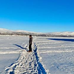 Spaziergang auf dem Torneträsk See