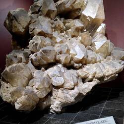 Der weltweit größte ausgestellte Quarzkristallcluster