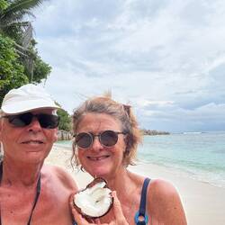 Vi gick en kurs i att öppna kokosnötter