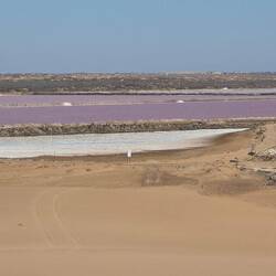Gegen Abend leuchten die Salzseen noch rötlicher