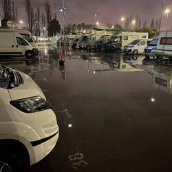 Ausgang nur noch mit Gummistiefel