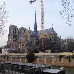 Der Vierungsturm steht wieder.