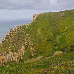 Der letzte Aufstieg zum Cabo da Roca ist schon erkennbar. Das 3. Tal kommt aber noch.