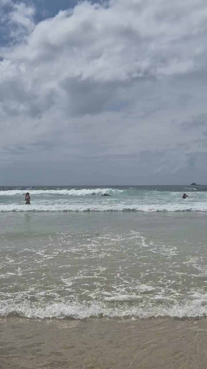 Das erste Mal auf nem Surfbrett seit 8 Jahren. Noch bisschen wacklig aber ist ok