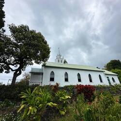 Die Painted Church, welche wir auf unserem Weg besucht haben. Von aussen eher unspektakulär...