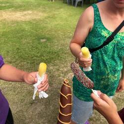 Unsere feinen Schoggibananen und Wasserglacen...