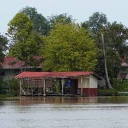 Dörfchen am Kinabatangan River