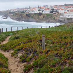 Praia das Macas in Sichtweite
