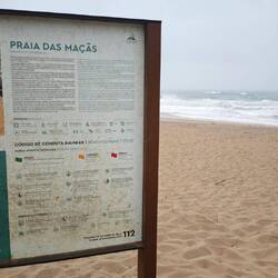 Völlig durchnässt da.