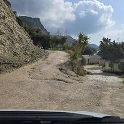 Hier hätte der Parkplatz und somit unser neuer Stellplatz sein sollen 🙄😬