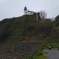 Oben ein alter Leuchtturm