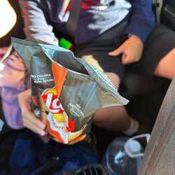 Die Chips sind in der Höhe von alleine aufgeplatzt... Nun, dann müssen wir sie ja wohl essen 😆