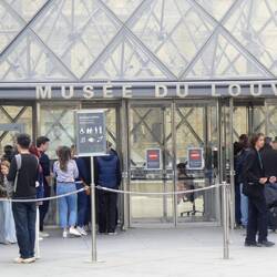 Warten auf den Einlass.