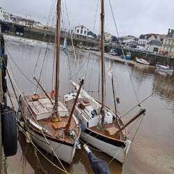 ...die Boote liegen bei Ebbe im Schlick