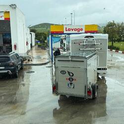 Autowäsche bei Regen