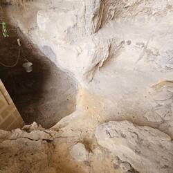 Die Kühlkammer darin wurde der Schnee zum Kühlen gelagert