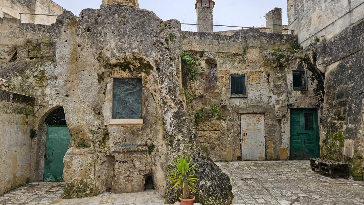 Es gibt viele Höhlenwohnungen hier