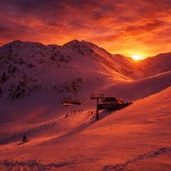 Und zum Abschluss noch ein dramatischer KI-Sonnenuntergang.