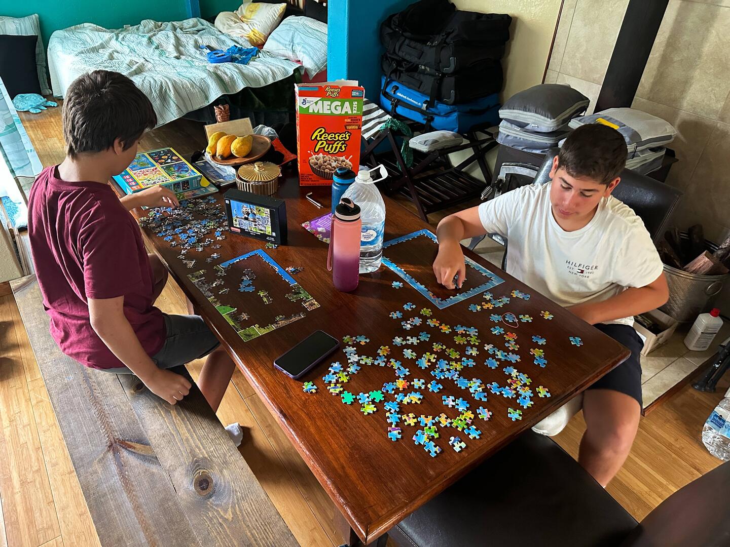 Am Morgen noch die Puzzles gemacht, welche es hier hat...