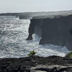 Ein Arch (Bogen) welcher das Meer aus den Lavawänden spült