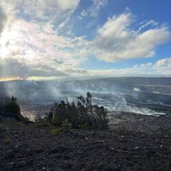 Der dampfende Kilauea Krater
