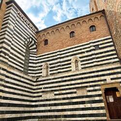 Hintereingang zur Kathedrale Santa Maria Assunta