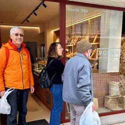 The bakery was the most popular place in Órgiva today.