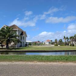 Luxus der Ausländer soweit das Auge reicht, aber nicht für die Einheimischen.