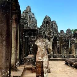 Le prasat Bayon au centre de la ville fortifiée de 100 000 habitants 🤯