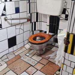 Ups typisch für Hundertwasser