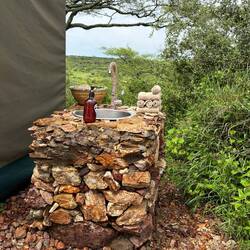 Und immer fliessend Wasser & Stoffhandtücher, selbst tief in der Botanik