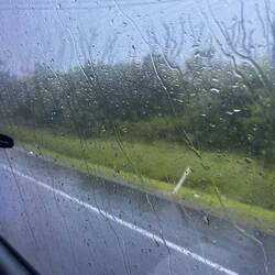 Greyhound Bus nach Byron Bay im Regen