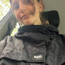 Immerhin im Auto vor dem krassen Regen geschützt