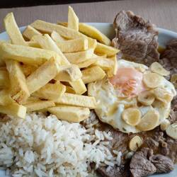 Bitoque, mit viel Knoblauch! Schmeckt besser, als es aussieht!