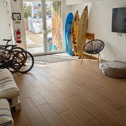 Santa, Sea & Surf Hostel: Aufenthaltsraum
