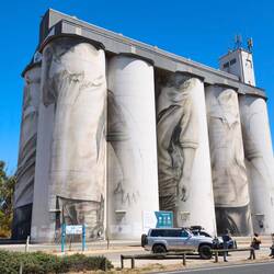 ... des Künstlers Guido van Helten  - 4 Wochen Arbeit und 200 Spraydosen