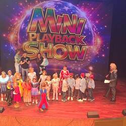 Mini Playback Show der Kinder, sehr lustig
