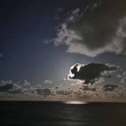 Nachts auf dem Balkon